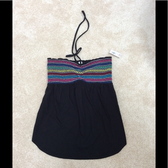 No Boundaries Tops - 𝅺NO Boundaries halter top.